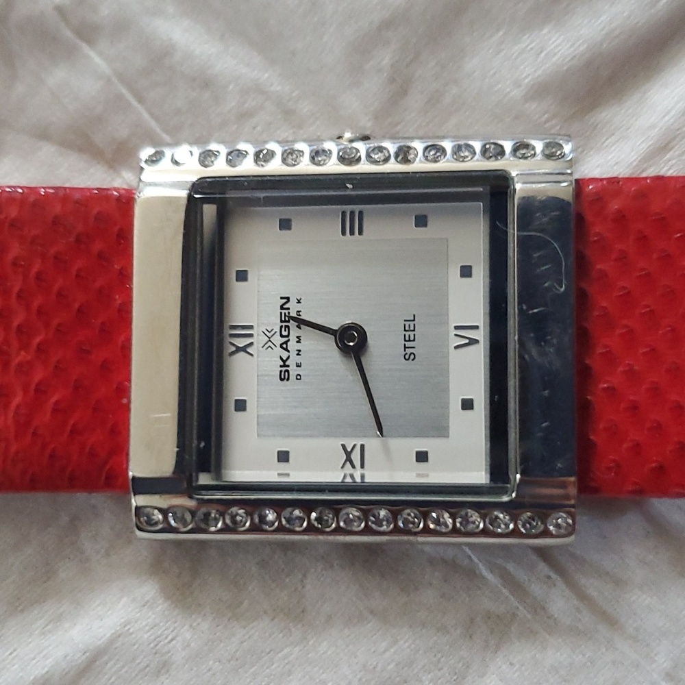 Watch - Picture 2 of 8